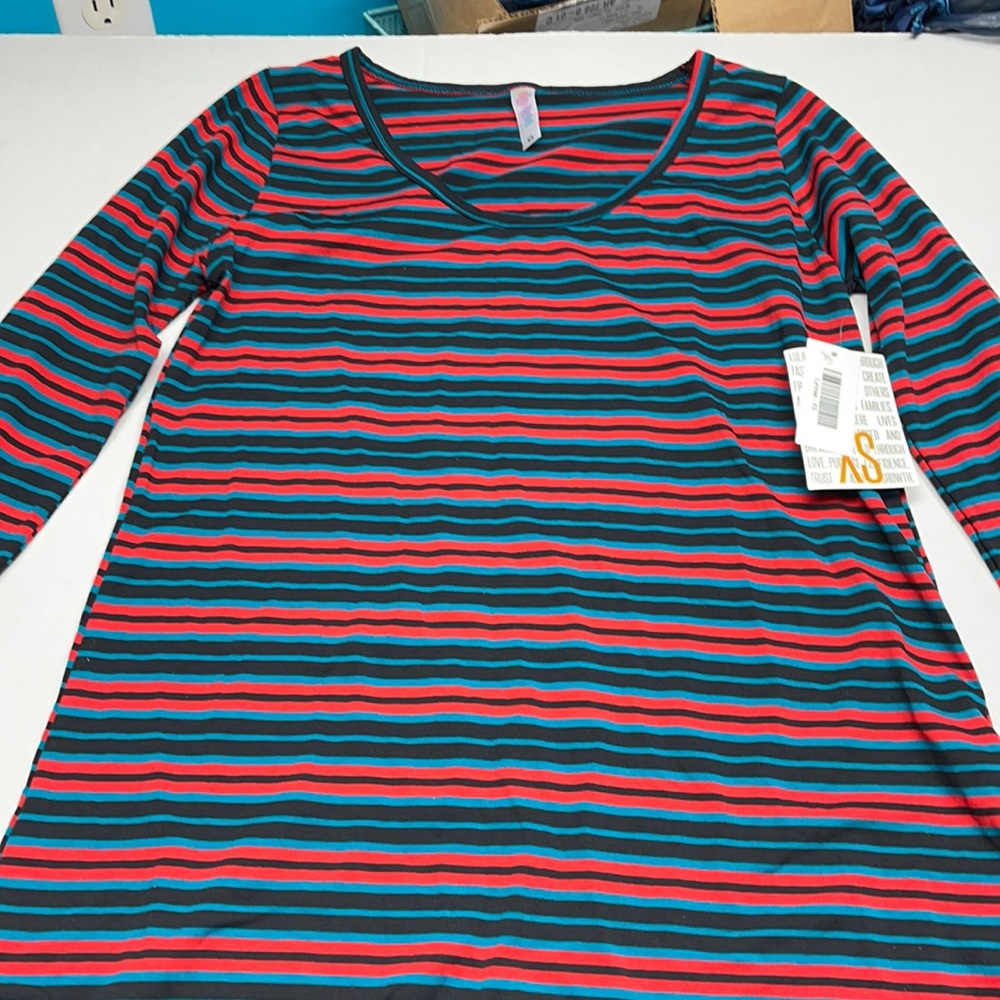 Lularoe X Small Lynnae long sleeve shirt